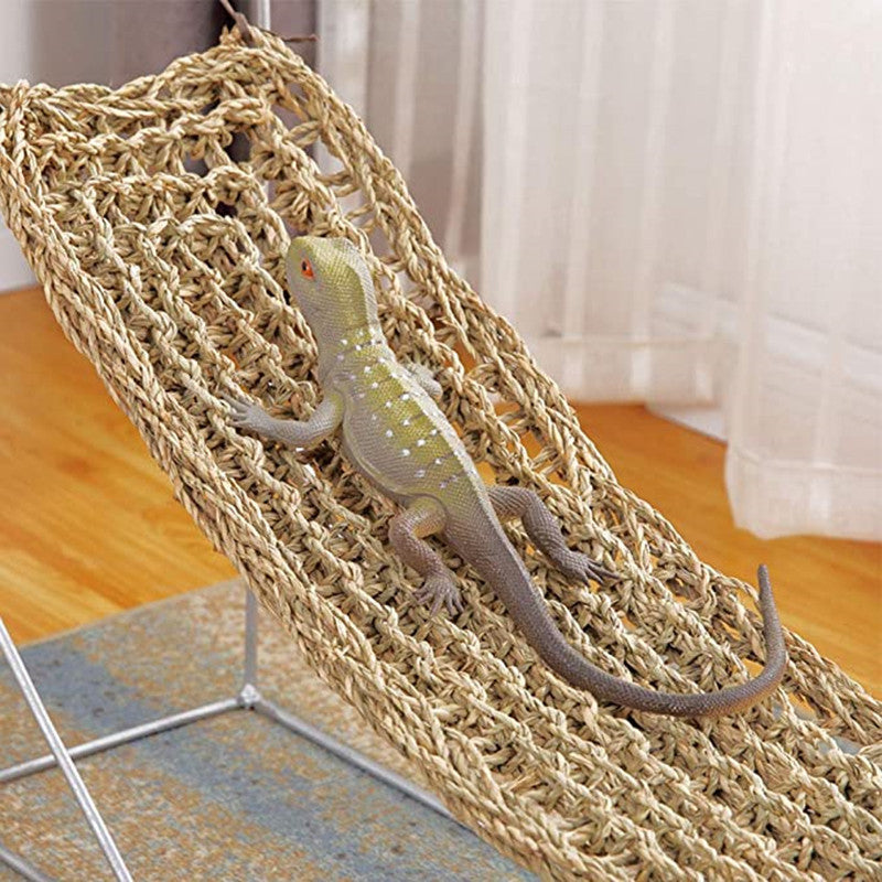 Pet Crawling Mat Lizard Recliner Toy Straw Mattress